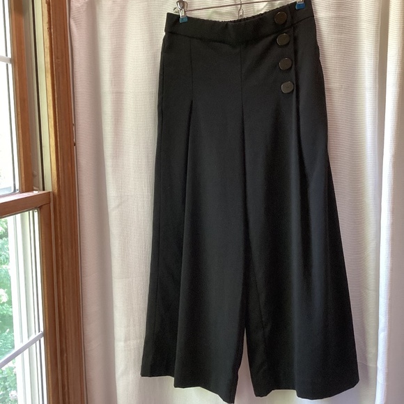 Zara Wide Leg Culottes ( Cropped Pant)  * NWOT * 6 - Picture 1 of 4